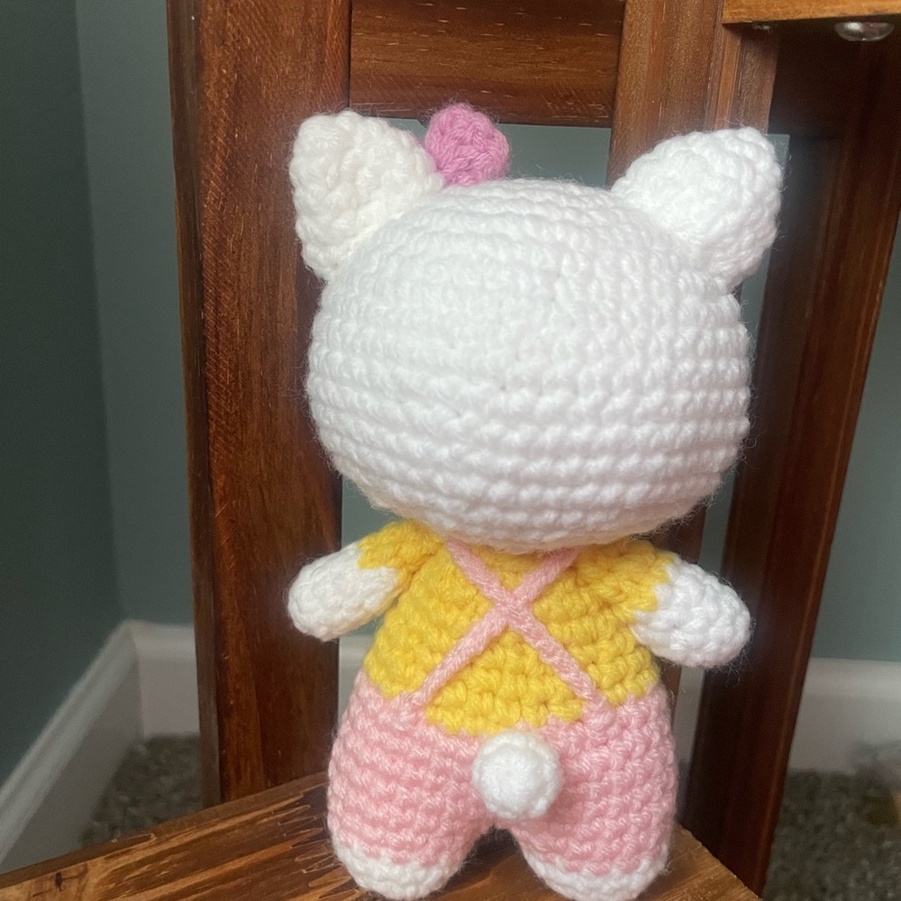 Crocheted Hello Kitty - Picture 2 of 3